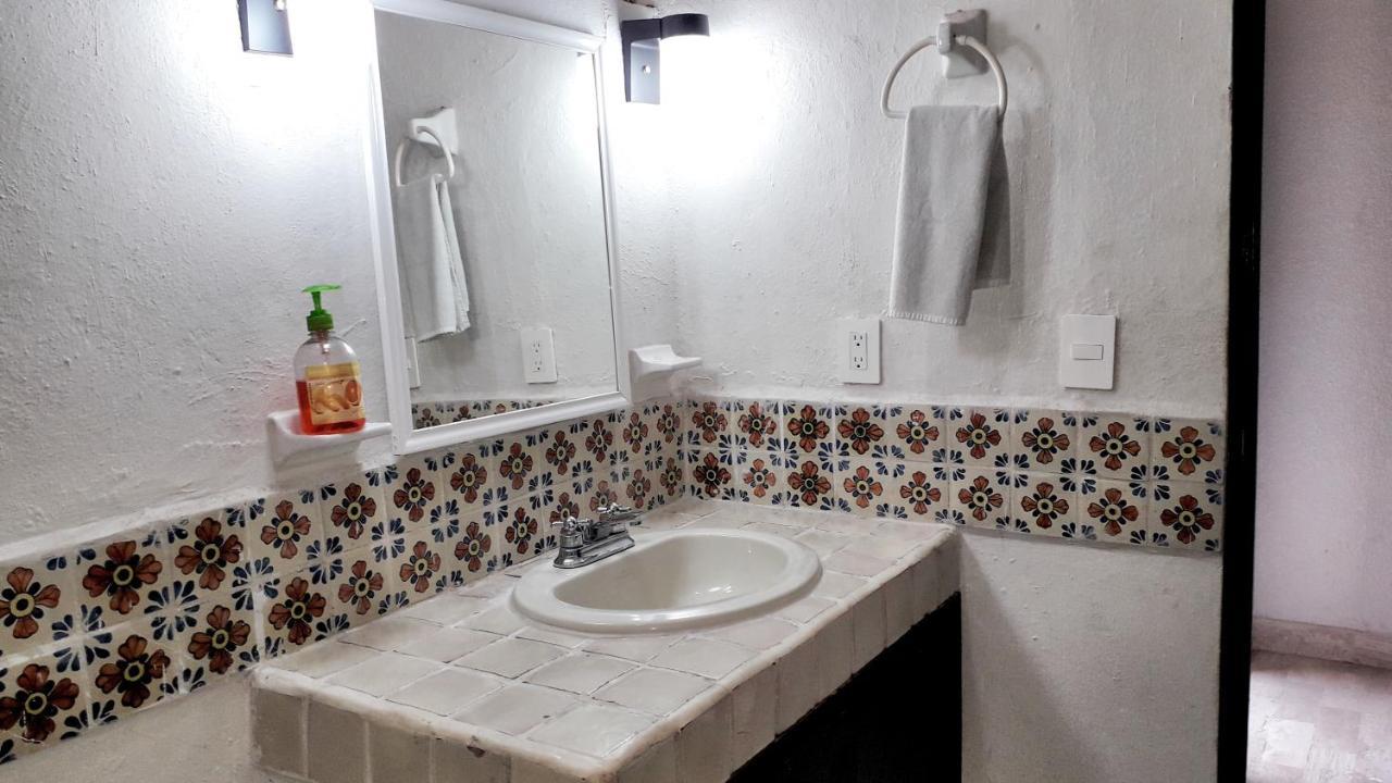 Solimar Inn Suites Zihuatanejo Exterior photo